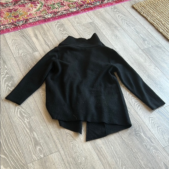 Stylish Black Wool Wrap Coat - Picture 8 of 8